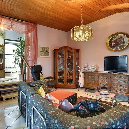 בית נופש House Silvana פולה