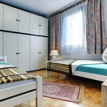 בית נופש House Silvana פולה